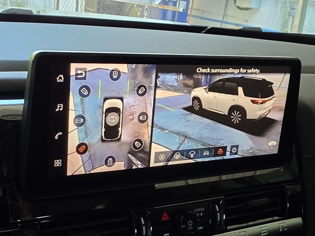 2026 Nissan Pathfinder SL