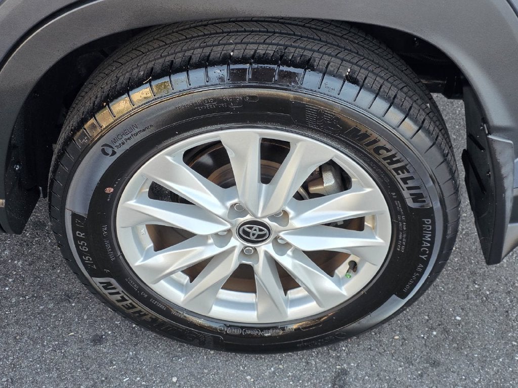 2024 Toyota Corolla Cross LE