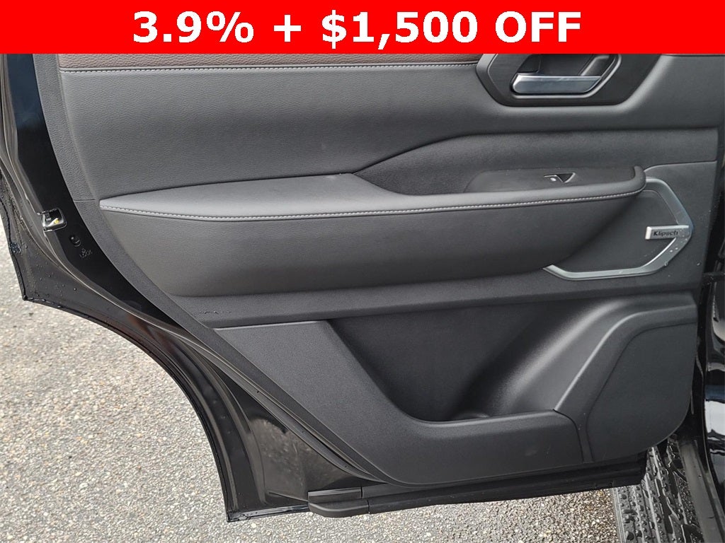 2025 Nissan Armada Platinum