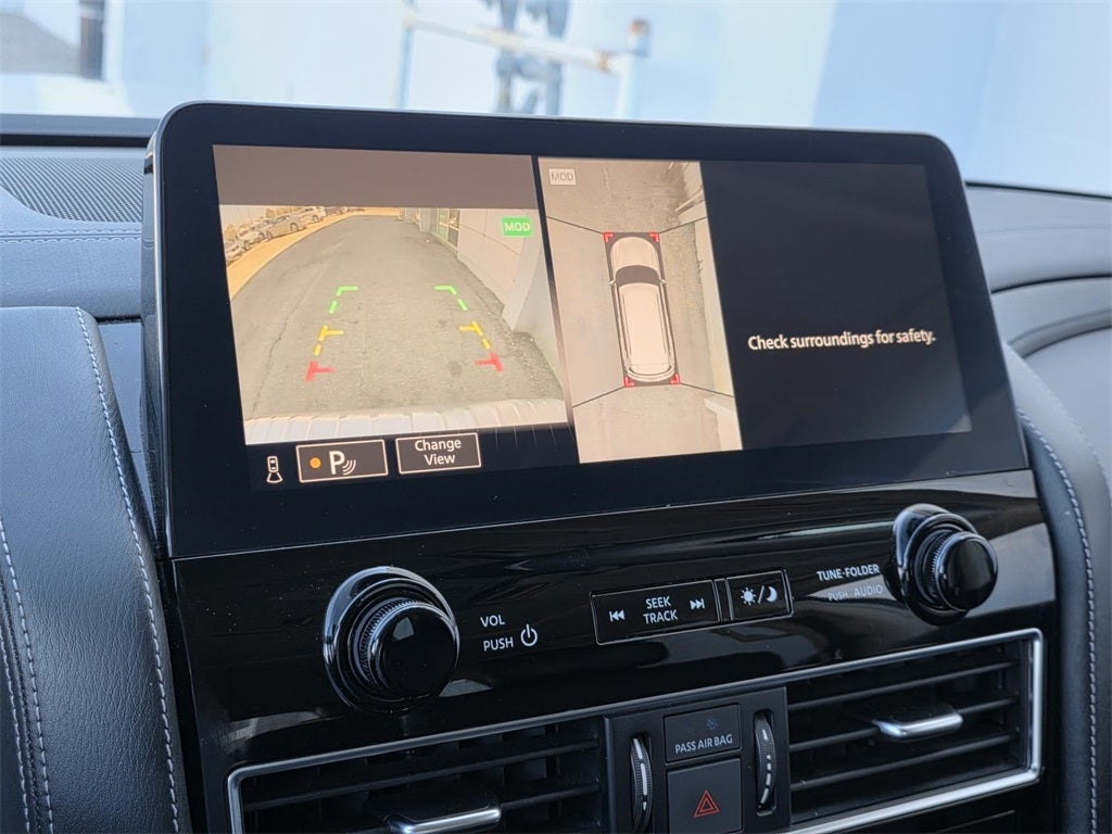 2023 INFINITI QX80 LUXE