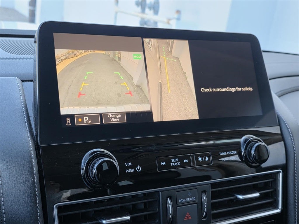 2023 INFINITI QX80 LUXE