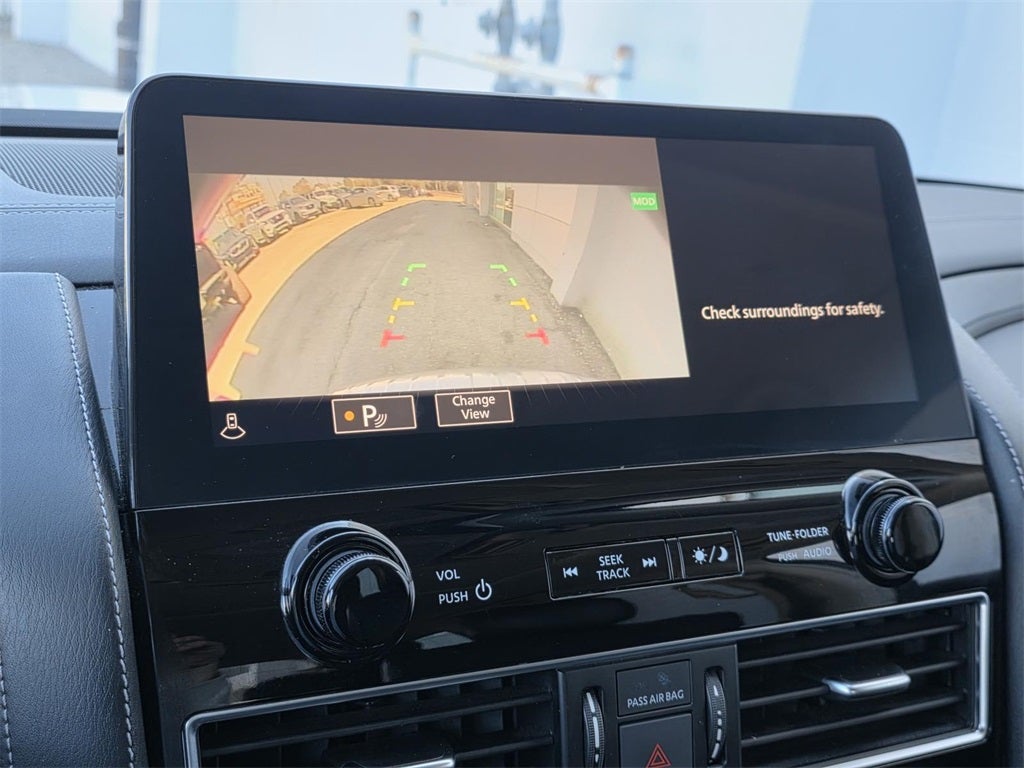 2023 INFINITI QX80 LUXE