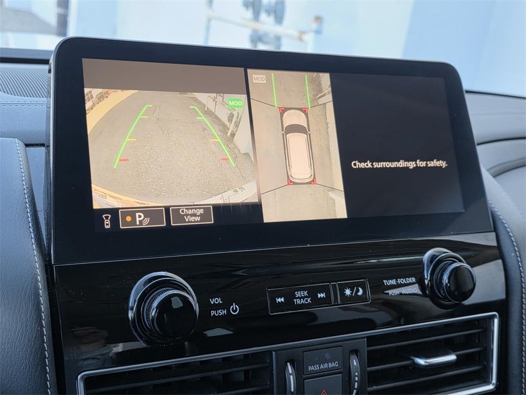 2023 INFINITI QX80 LUXE