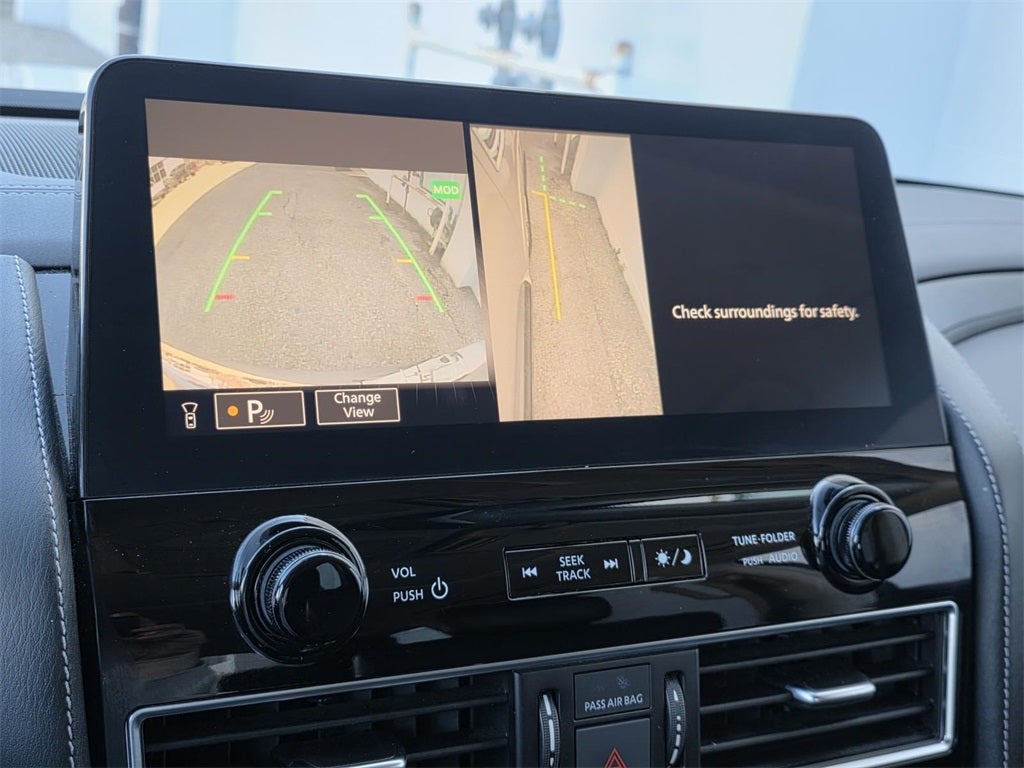 2023 INFINITI QX80 LUXE