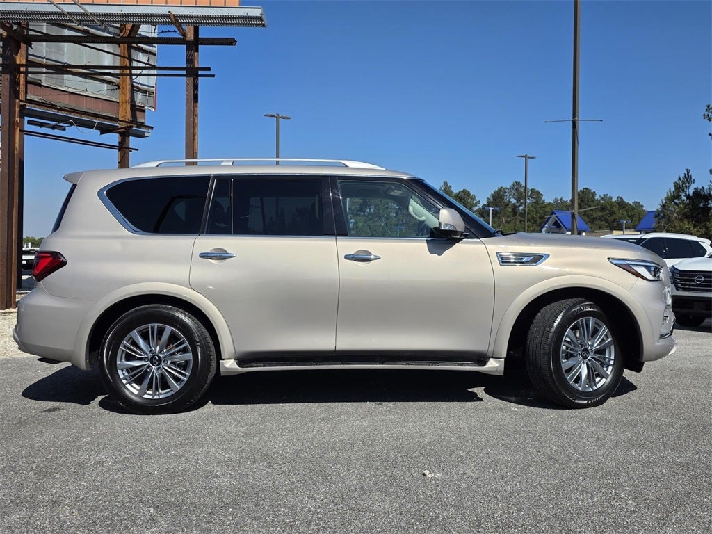2023 INFINITI QX80 LUXE