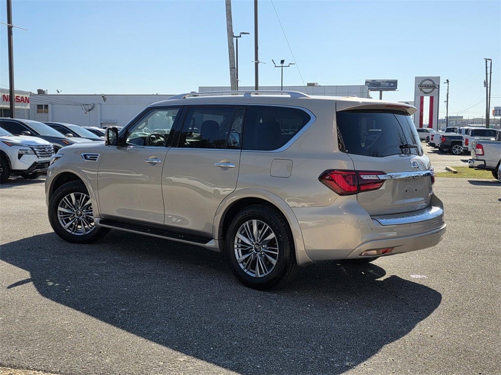 2023 INFINITI QX80 LUXE