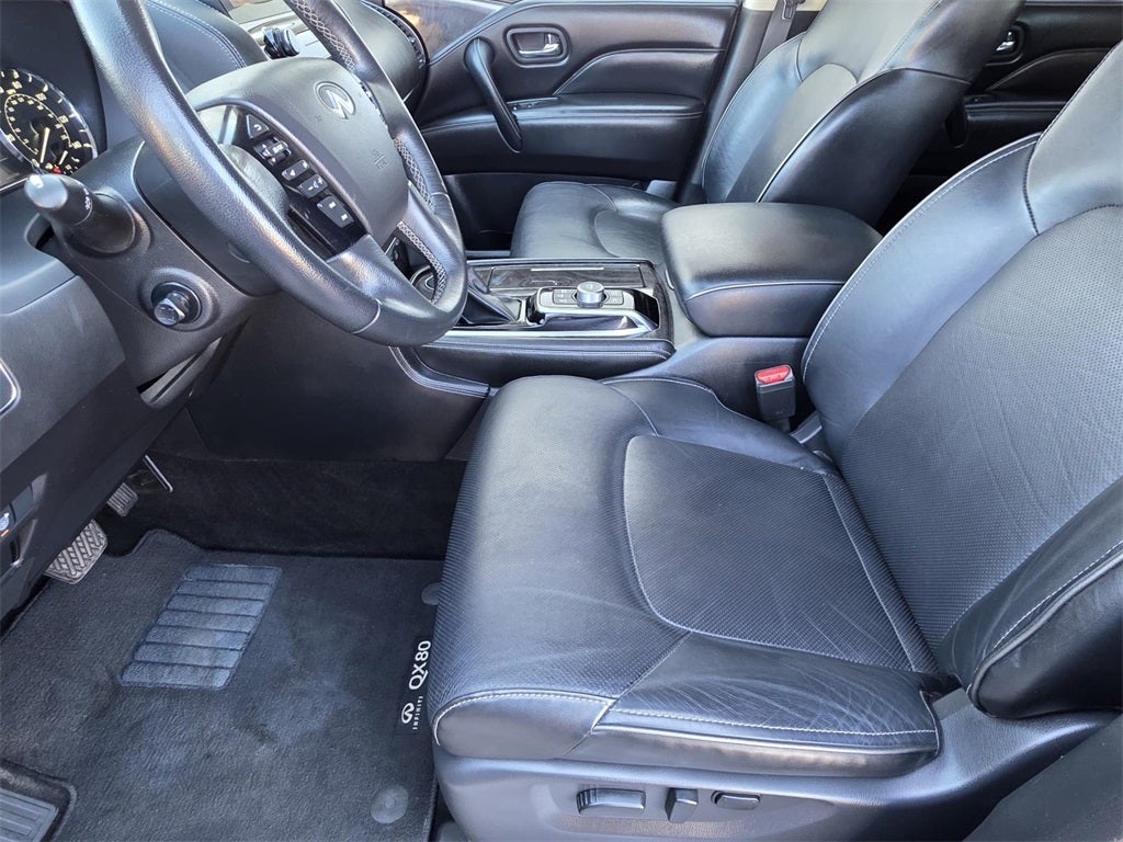 2023 INFINITI QX80 LUXE
