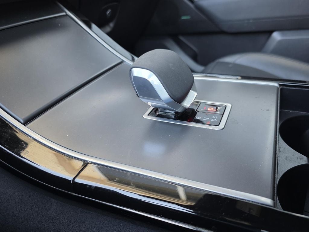 2025 Land Rover Range Rover Velar Dynamic SE