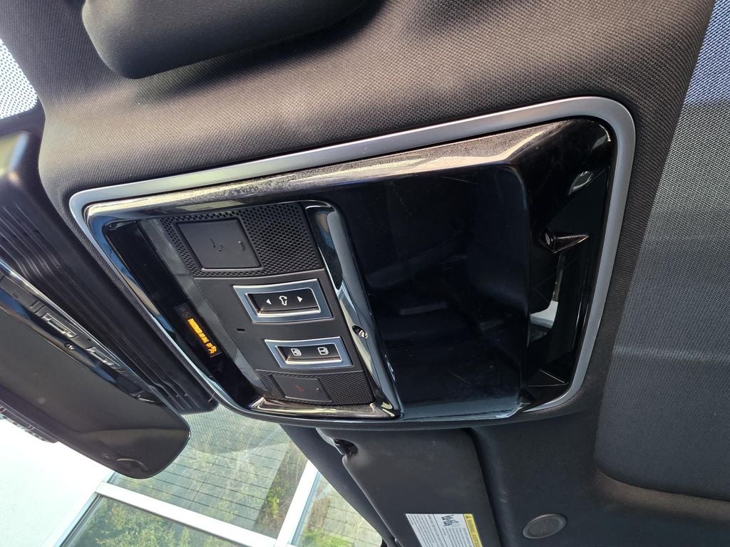 2025 Land Rover Range Rover Velar Dynamic SE