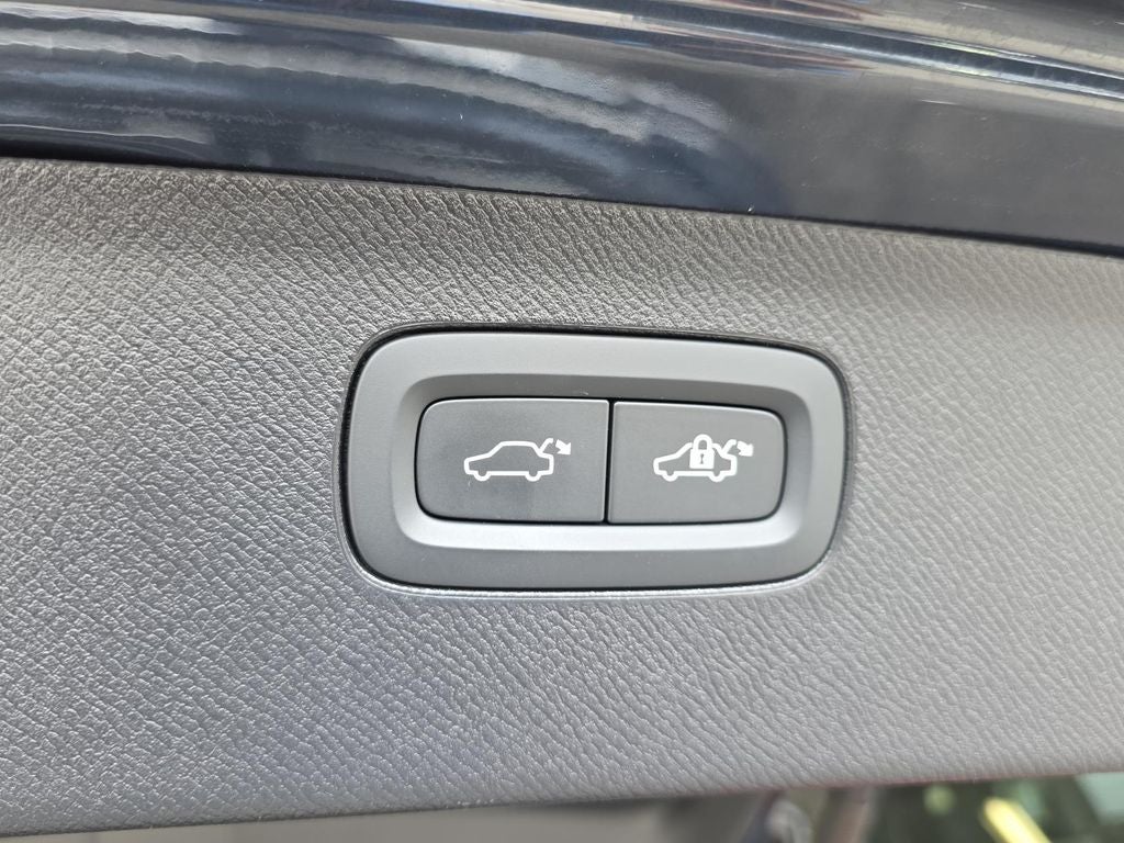 2024 Volvo XC90 B6 Plus Bright Theme