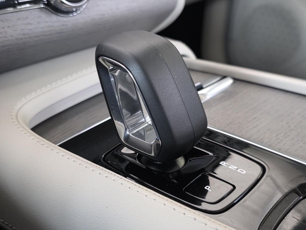 2024 Volvo XC90 B6 Plus Bright Theme