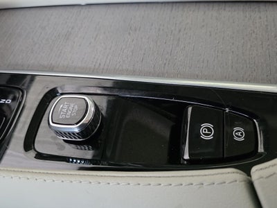 2024 Volvo XC90 B6 Plus Bright Theme
