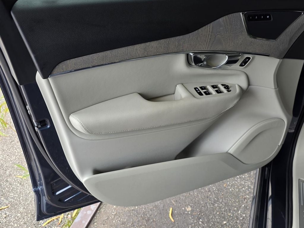 2024 Volvo XC90 B6 Plus Bright Theme