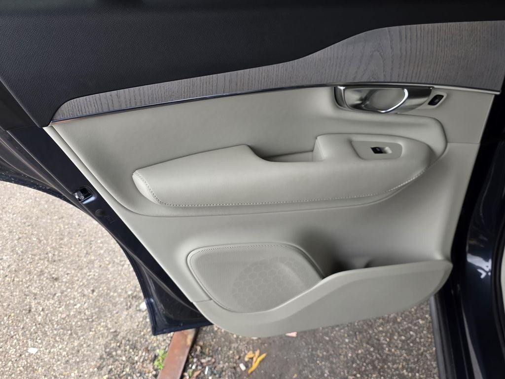 2024 Volvo XC90 B6 Plus Bright Theme