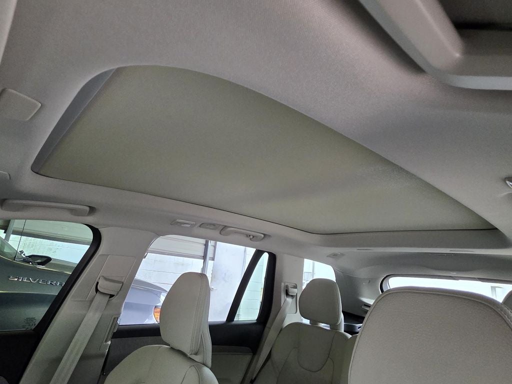2024 Volvo XC90 B6 Plus Bright Theme