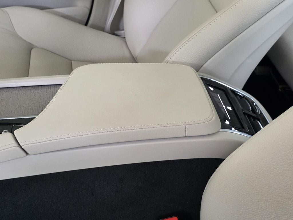2024 Volvo XC90 B6 Plus Bright Theme