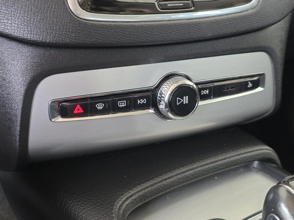 2018 Volvo XC90 T5 Momentum
