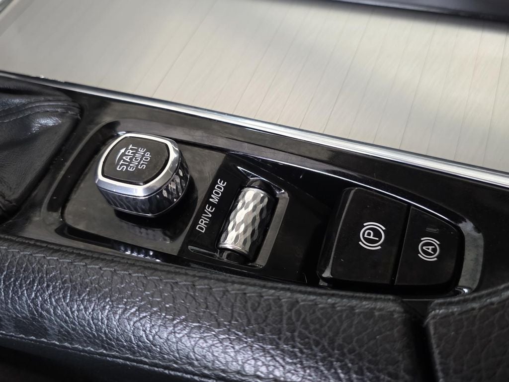 2018 Volvo XC90 T5 Momentum