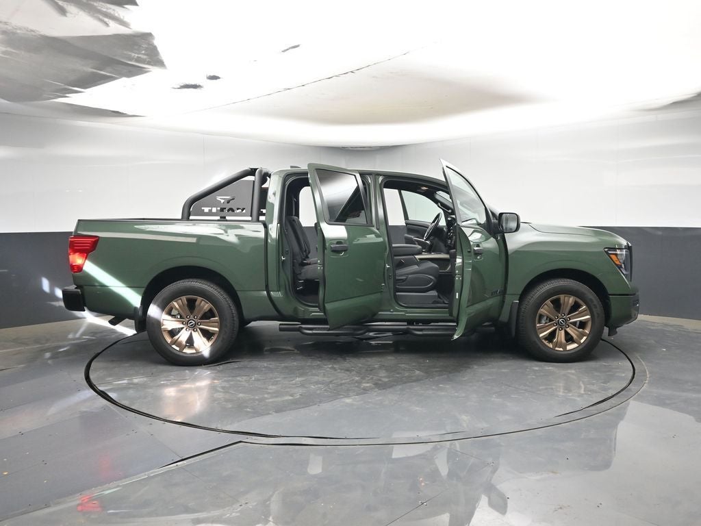 2024 Nissan Titan SV