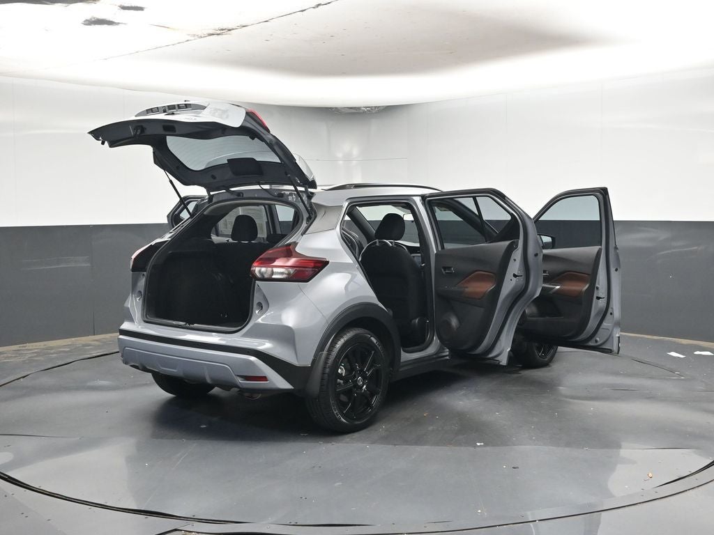 2021 Nissan Kicks SR
