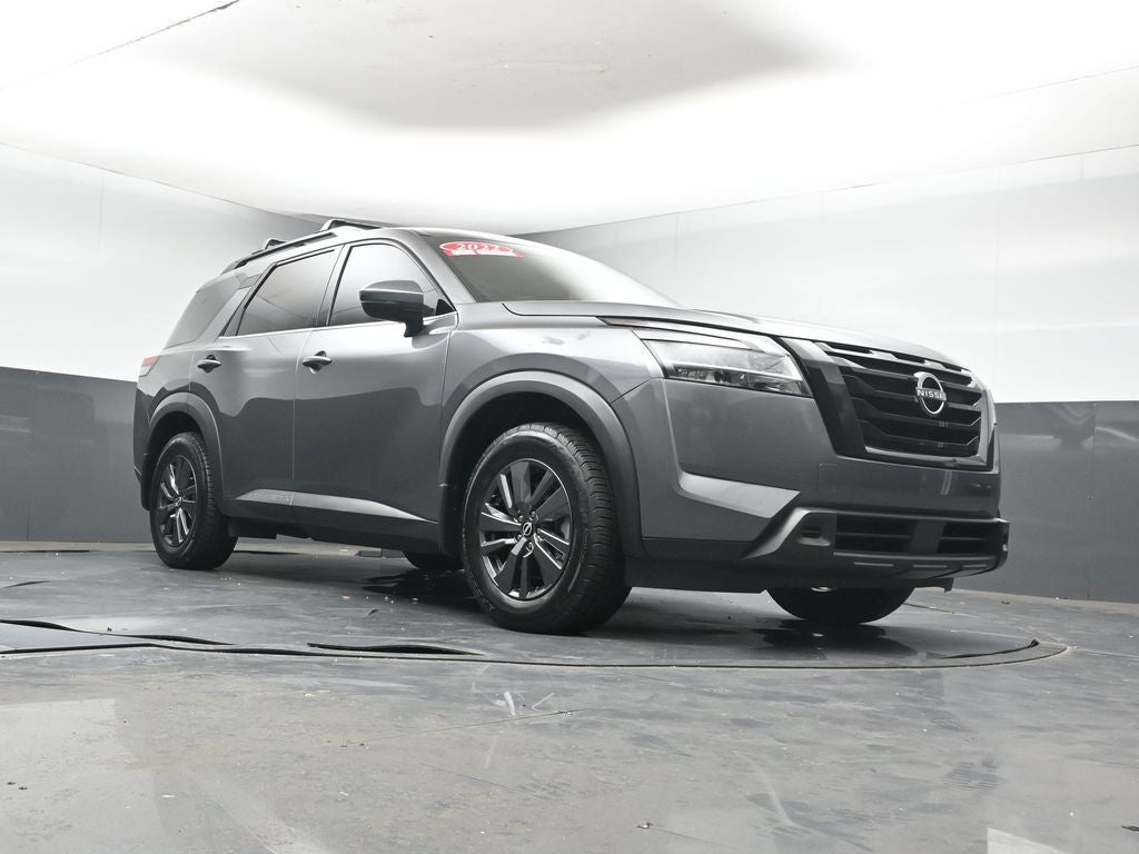 2022 Nissan Pathfinder SV