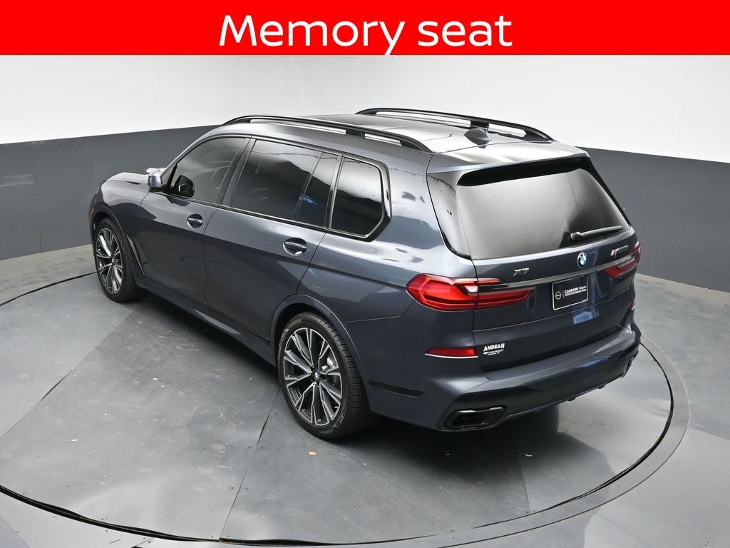 2022 BMW X7 M50i