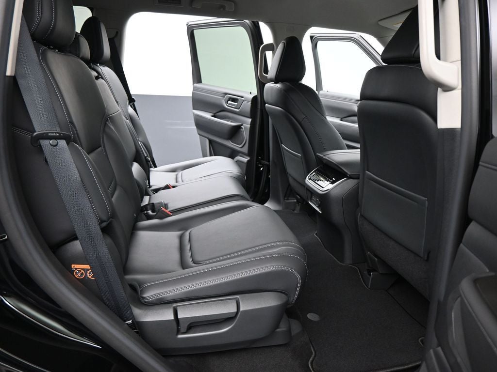 2025 Nissan Armada SV