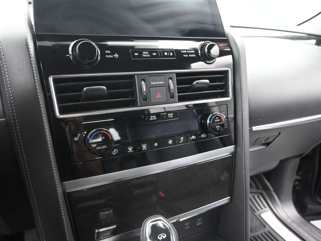 2024 INFINITI QX80 LUXE