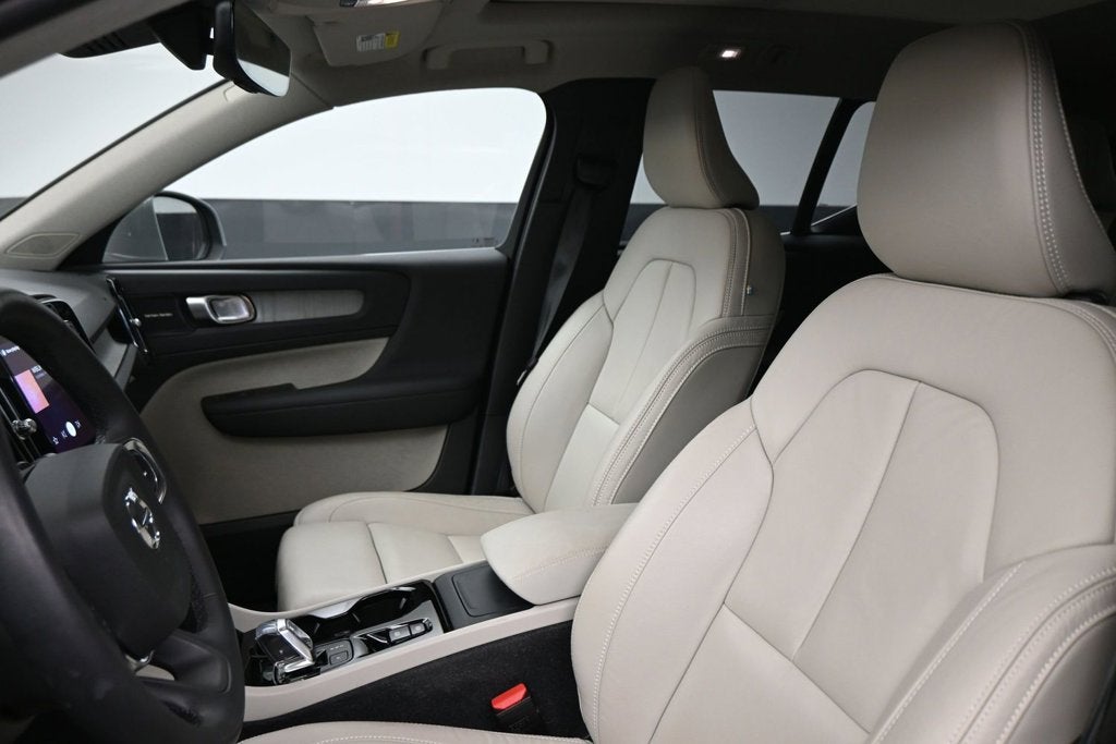 2024 Volvo XC40 B5 Plus Bright Theme