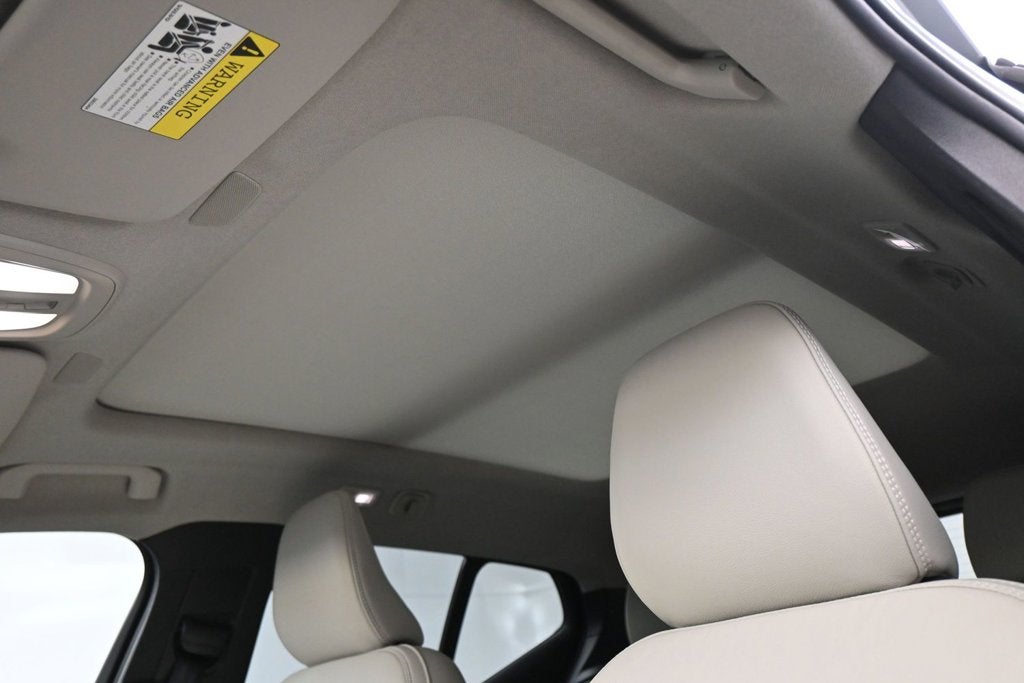 2024 Volvo XC40 B5 Plus Bright Theme