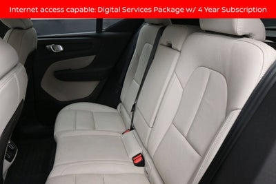 2024 Volvo XC40 B5 Plus Bright Theme