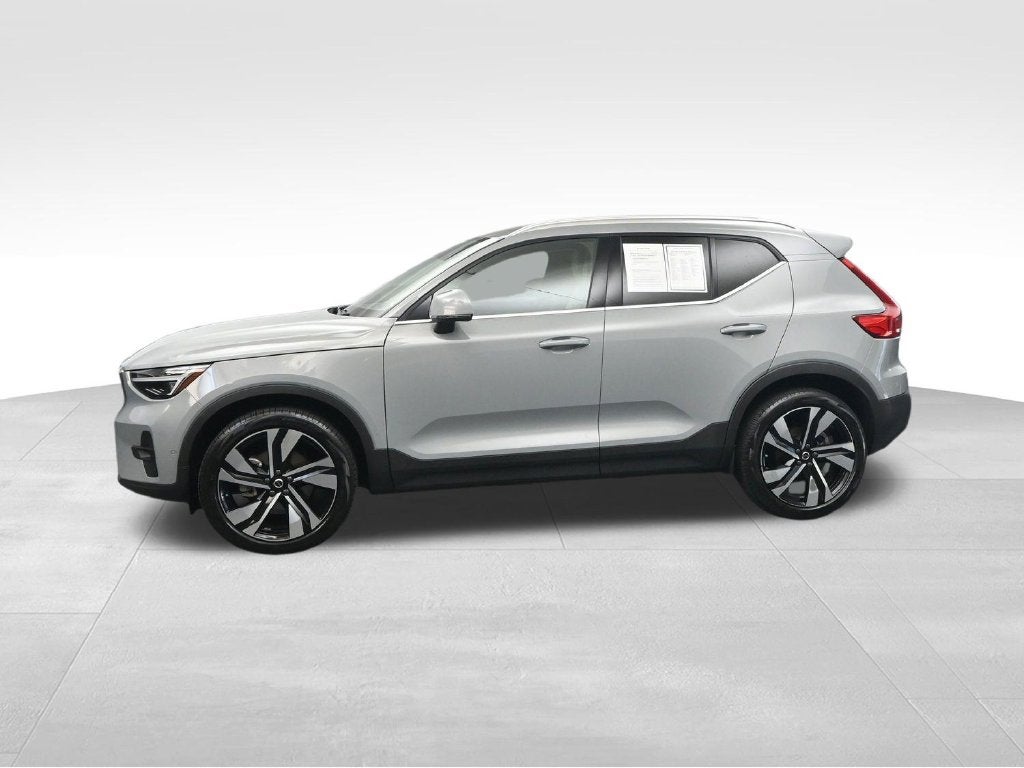 2024 Volvo XC40 B5 Plus Bright Theme