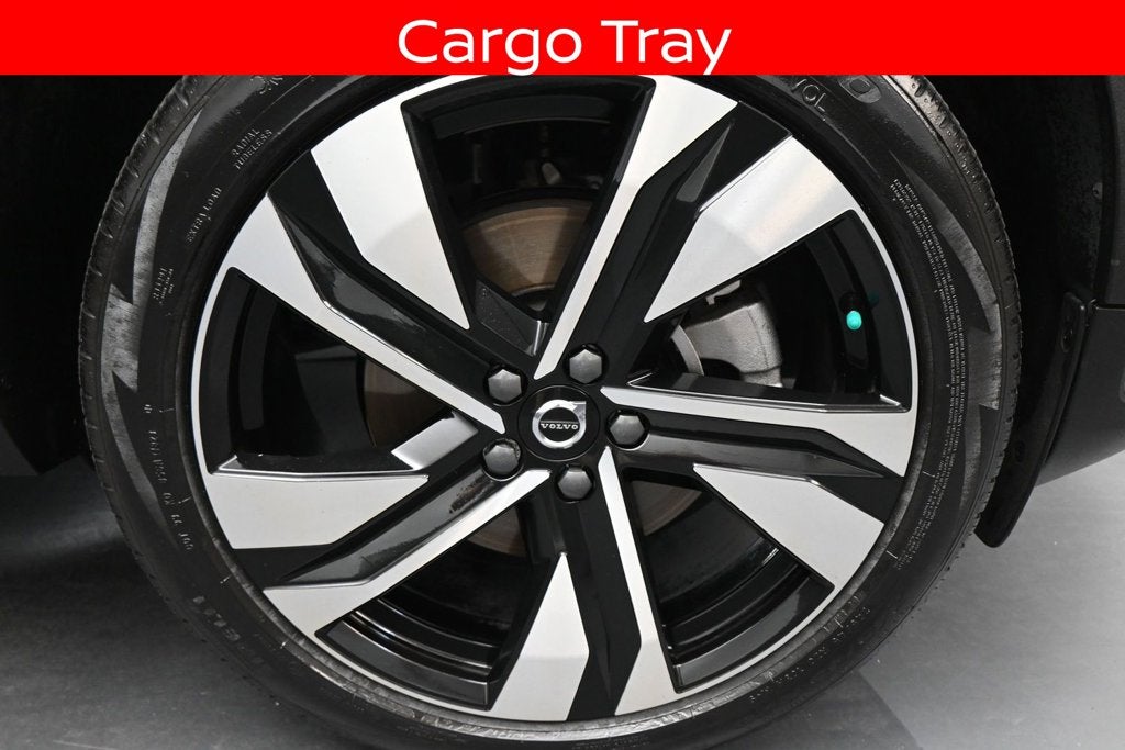 2024 Volvo XC40 B5 Plus Bright Theme