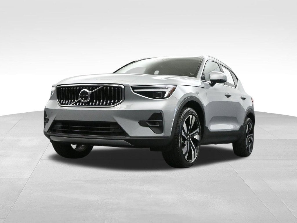 2024 Volvo XC40 B5 Plus Bright Theme