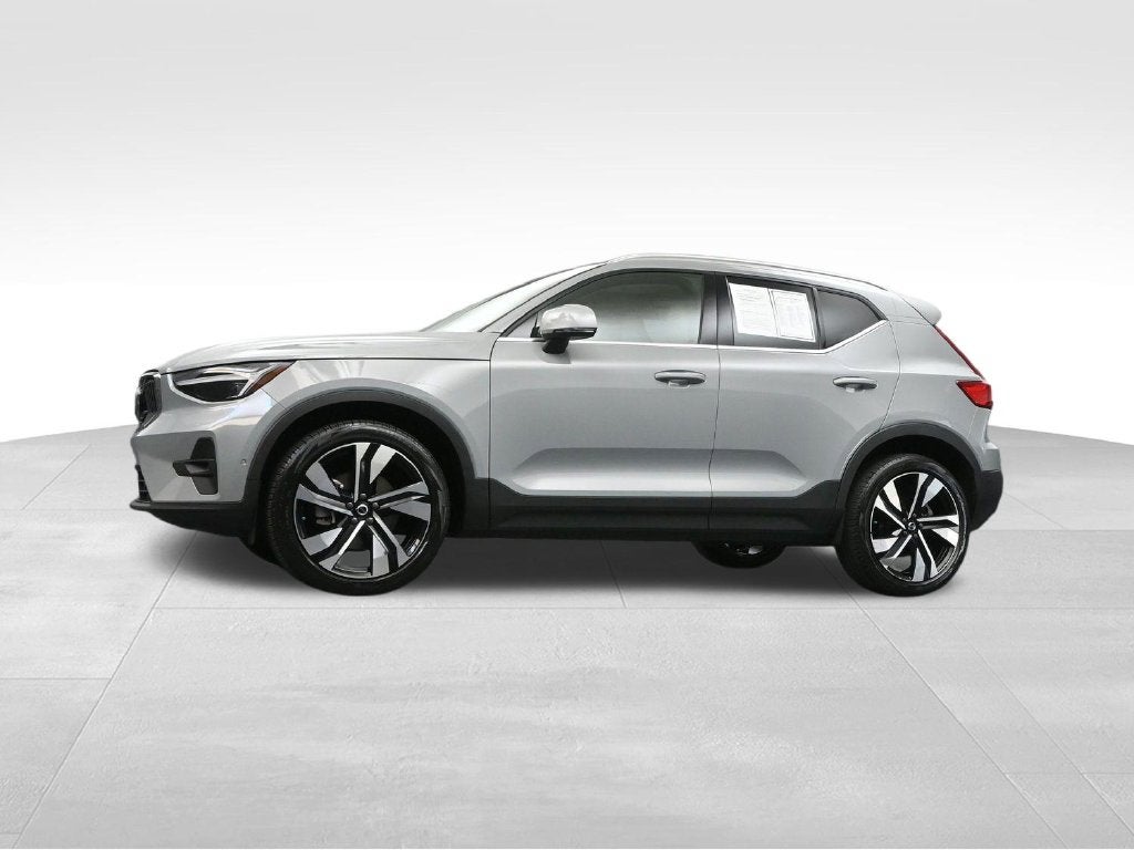 2024 Volvo XC40 B5 Plus Bright Theme
