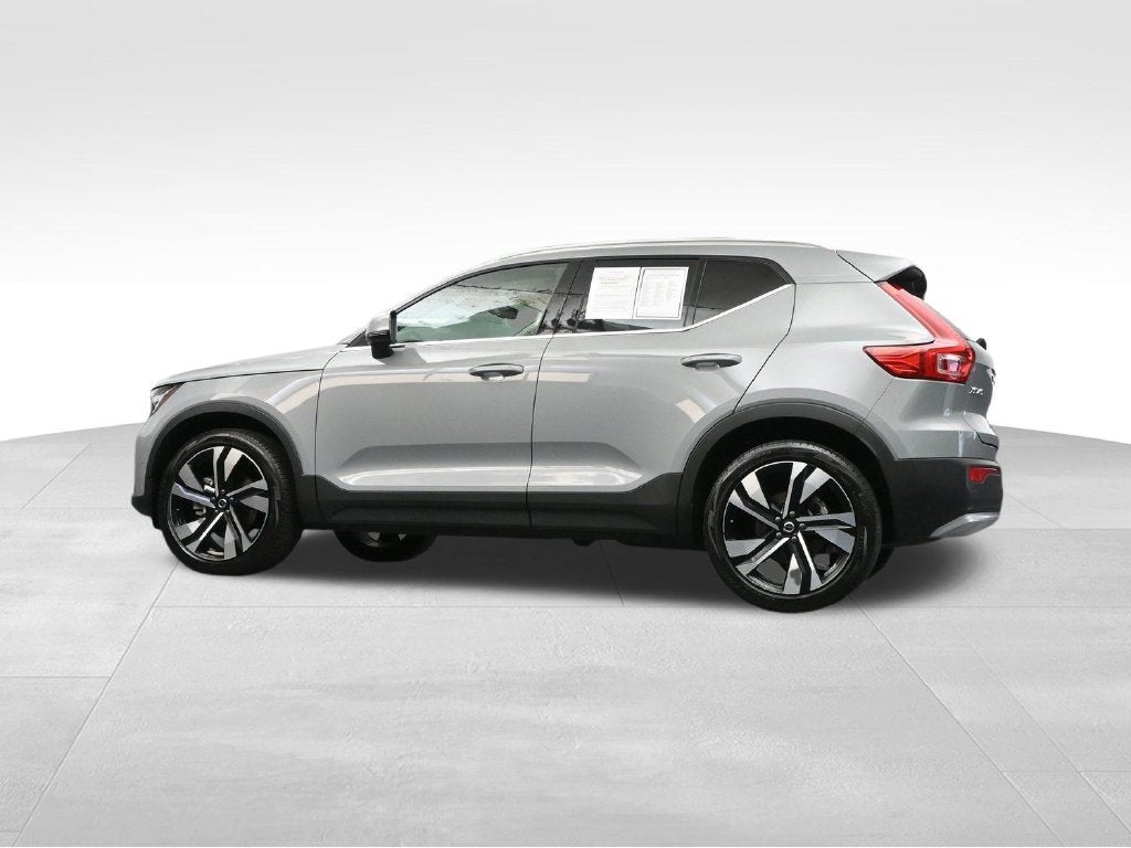 2024 Volvo XC40 B5 Plus Bright Theme