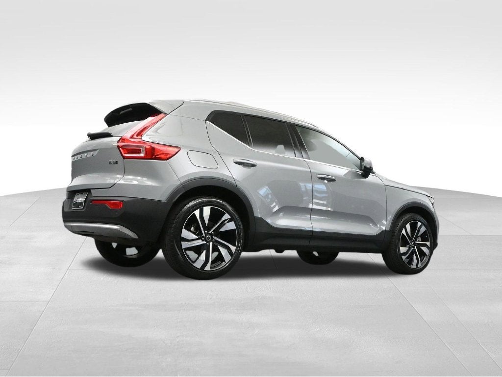 2024 Volvo XC40 B5 Plus Bright Theme