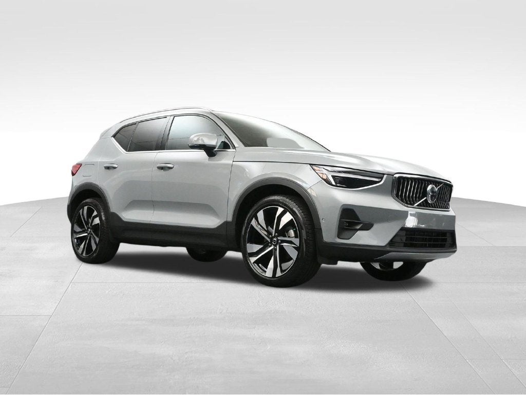 2024 Volvo XC40 B5 Plus Bright Theme
