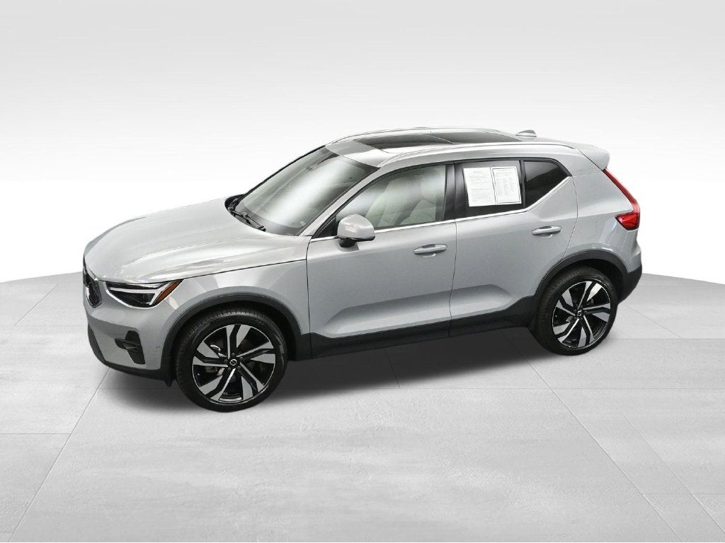 2024 Volvo XC40 B5 Plus Bright Theme