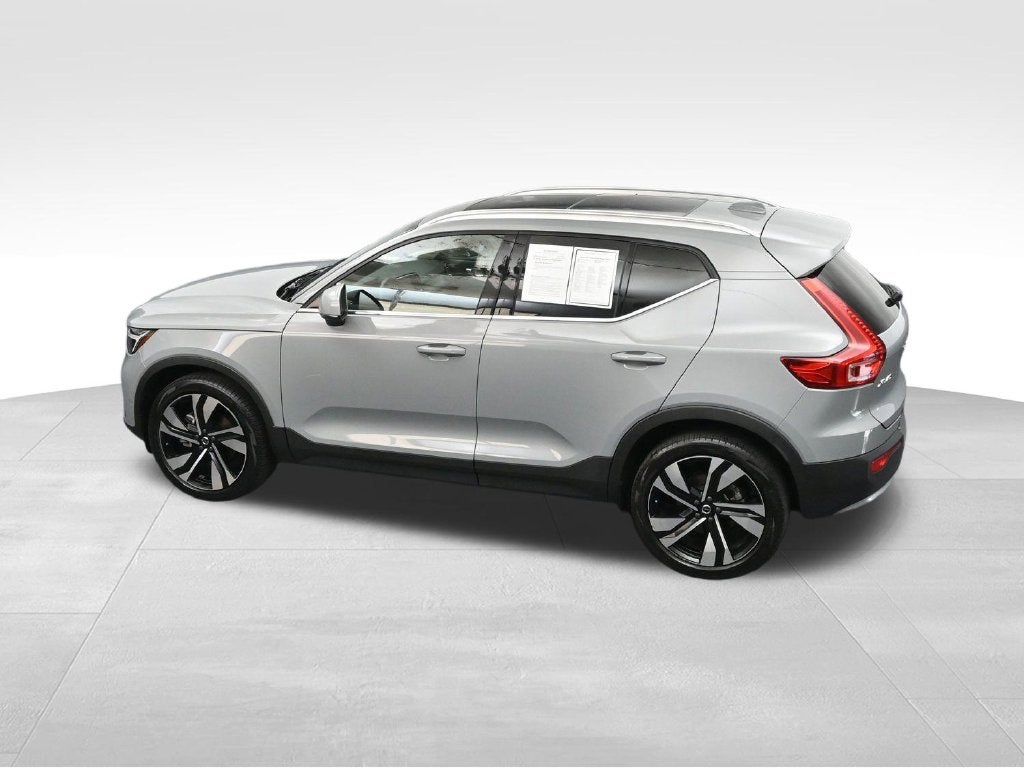 2024 Volvo XC40 B5 Plus Bright Theme