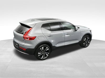 2024 Volvo XC40 B5 Plus Bright Theme