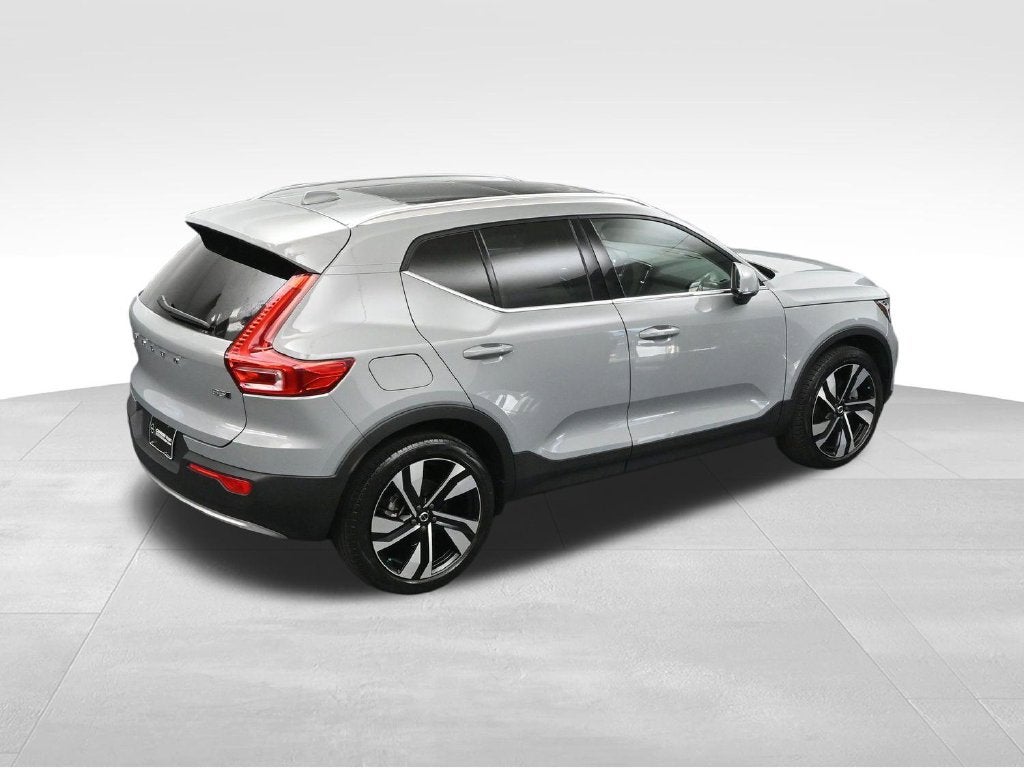 2024 Volvo XC40 B5 Plus Bright Theme