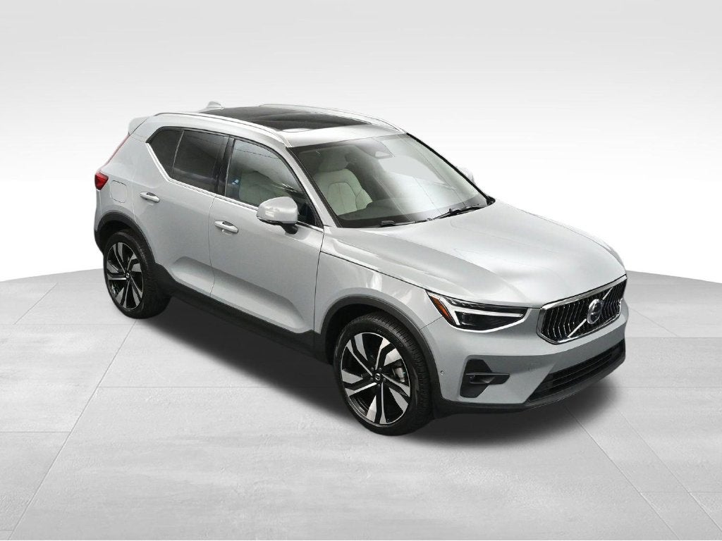 2024 Volvo XC40 B5 Plus Bright Theme