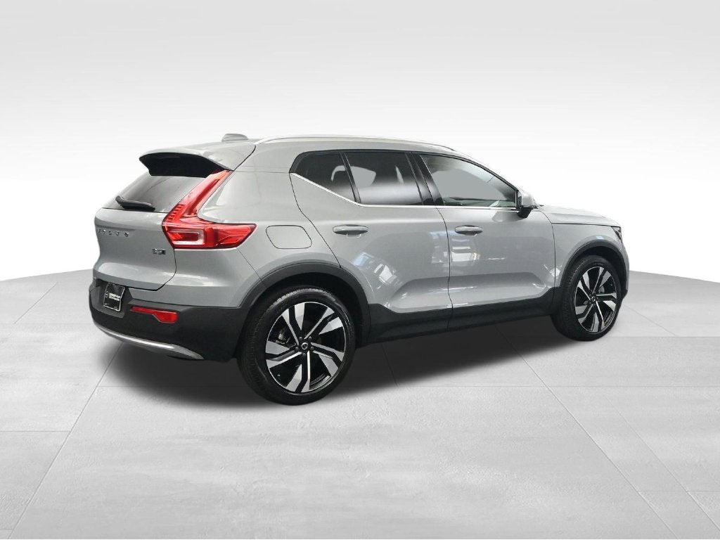 2024 Volvo XC40 B5 Plus Bright Theme