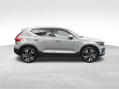 2024 Volvo XC40 B5 Plus Bright Theme