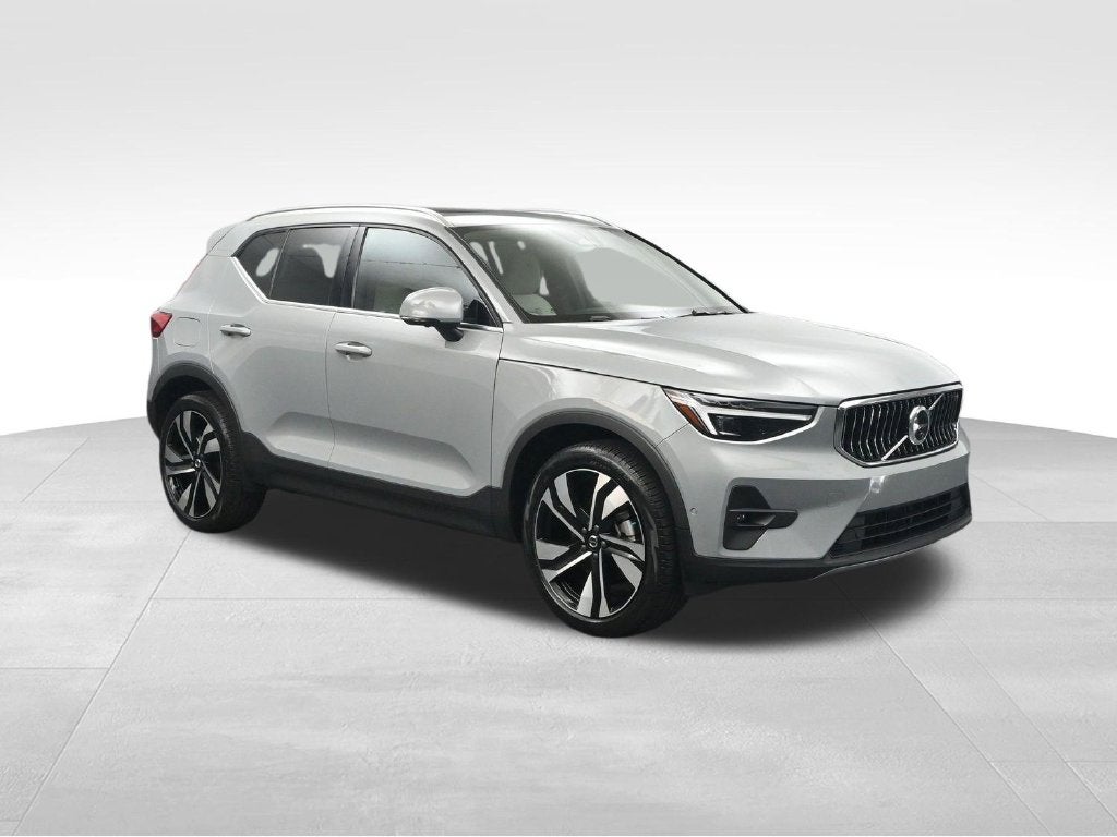 2024 Volvo XC40 B5 Plus Bright Theme