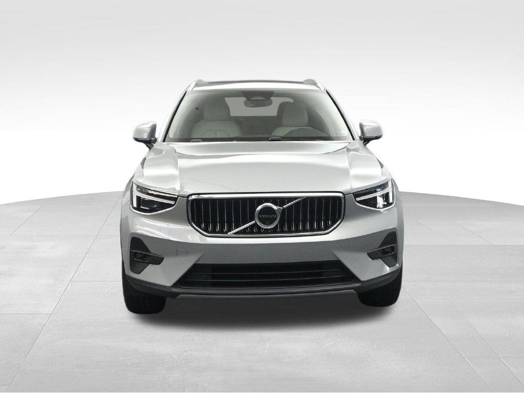 2024 Volvo XC40 B5 Plus Bright Theme
