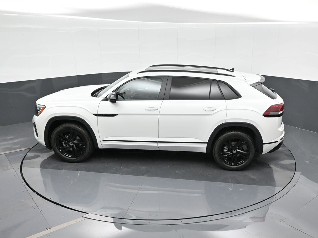2026 Volkswagen Atlas Cross Sport 2.0T SEL R-Line Black