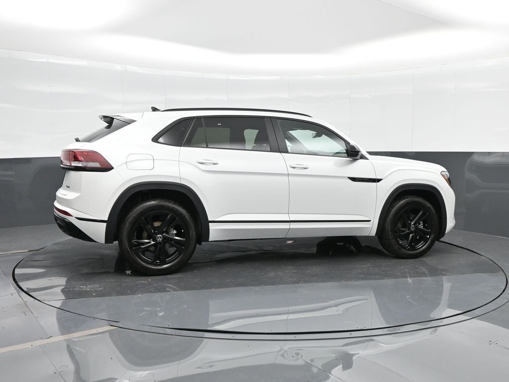 2026 Volkswagen Atlas Cross Sport 2.0T SEL R-Line Black