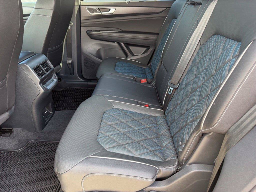2026 Volkswagen Atlas Cross Sport SEL Premium R-Line